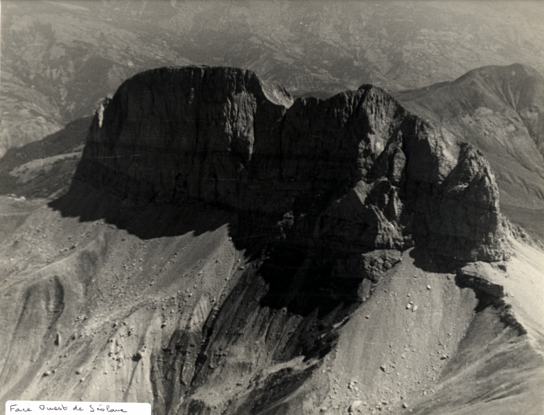 Face Ouest de Solane; vue d'avion par Jacques