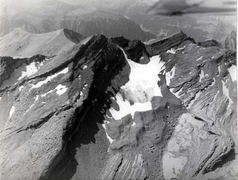 Versant Nord de la Tte de l'Estrop; vue d'avion par Jacques