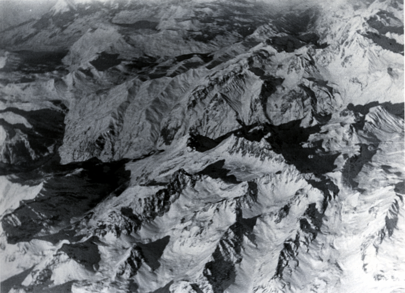 La Haute Ubaye vue d'avion par Jacques; Brec de Chambeyron au milieu gauche, Aiguille de Chambeyron au milieu droite, Font Sancte au milieu haut