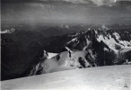 Vue du sommet du Mont Blanc: Aiguille Verte, Les Droites, Les Courtes; plus bas, le Mont Maudit