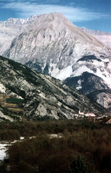 Prads. Le Tromas 2502 m. Au fond  gauche la Tte de l'Estrop