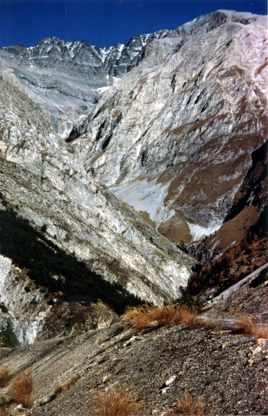 (Bussenc) Le cirque des Ttes;  droite le Tromas. Vue du ravin de Malle Vesse