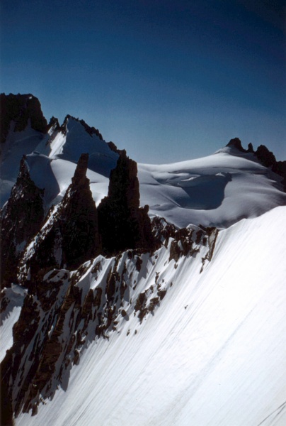 16. La descente des Courtes (3856 m)