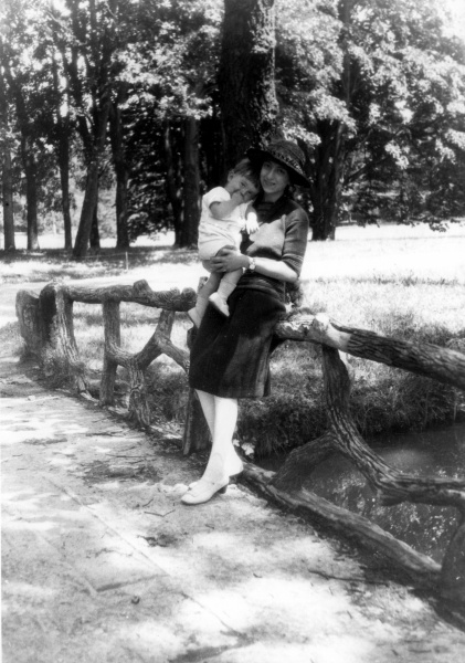 Lyon, 1923: Michel, Yvonne