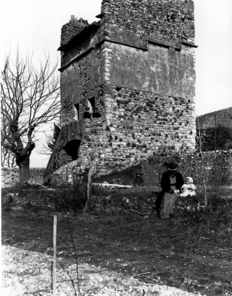 Prs de Viviers, 1913: Genevive, Pierre; Henri, Jacques ( peine visibles)