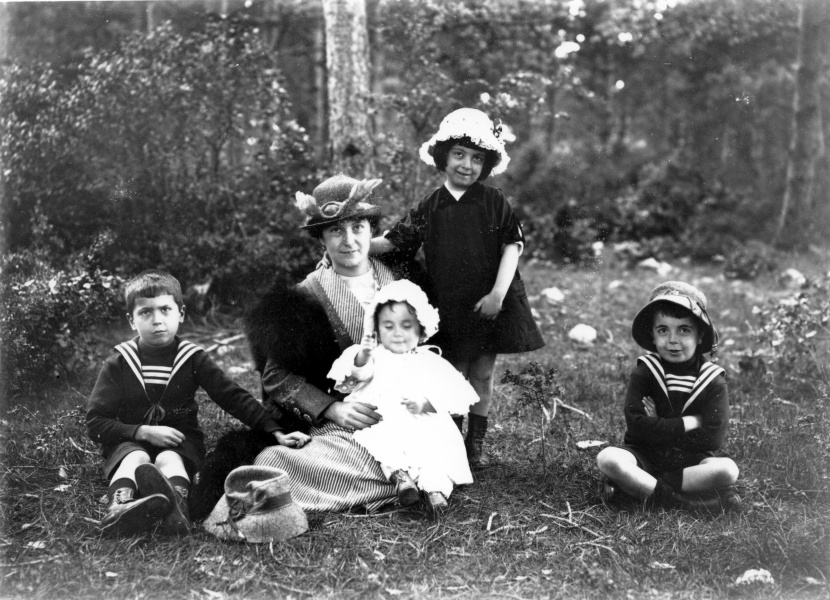 1914: Jacques, Genevive, Pierre, Yvonne, Henri