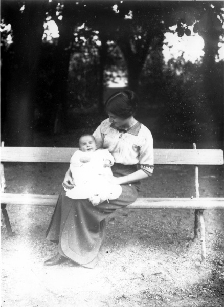 1913: Pierre, Genevive (?)