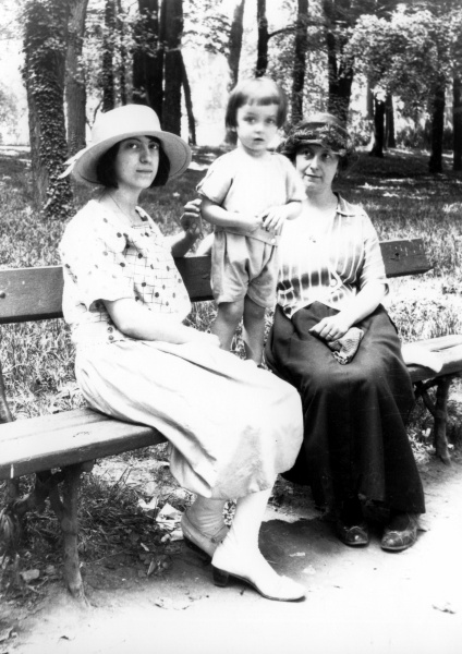 Lyon, 1923: Yvonne, Michel, Genevive