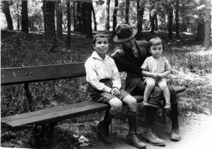 Lyon, 1923: Pierre, Henri, Michel