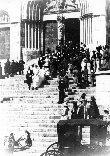 Digne, 1904 (mariage de Louis et Genevive): escaliers de la cathdrale St Jrme