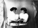 1904: Genevive, Toinon