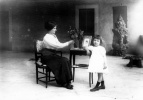 1913: Toinon, Yvonne