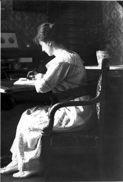 Lyon, 1923: Genevive