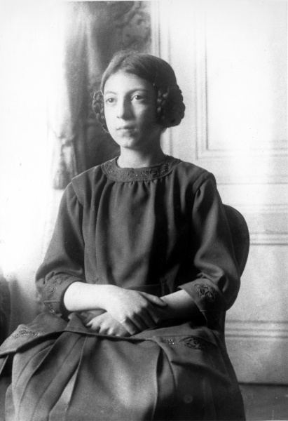 Lyon, 1924: Yvonne