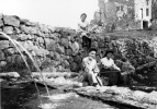 Fontaine de Cousson, 1905: Marie-Louise, Genevive; Marguerite
