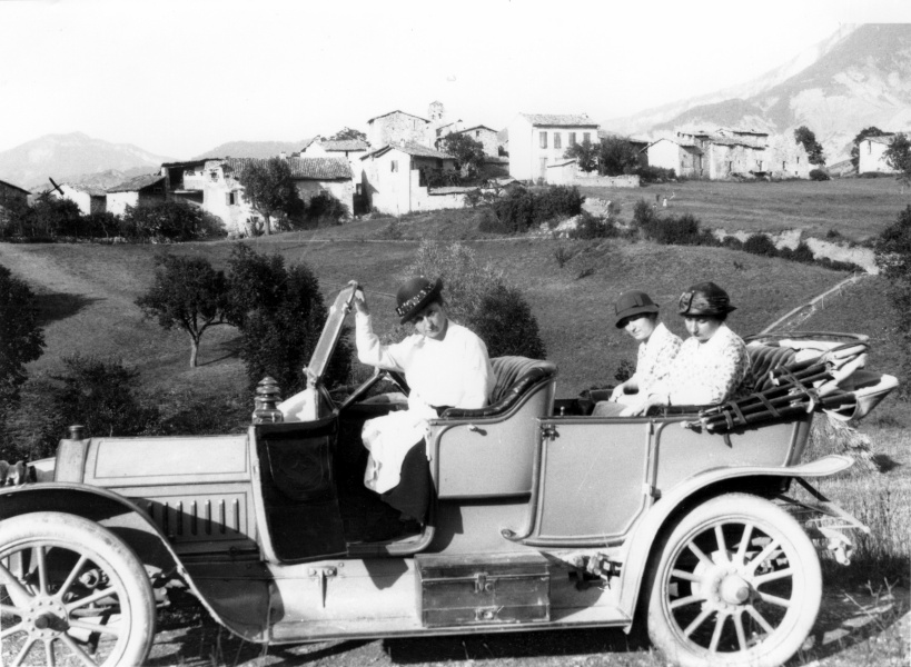Draix, 1916: Genevive, Toinon, Jeanne (?)