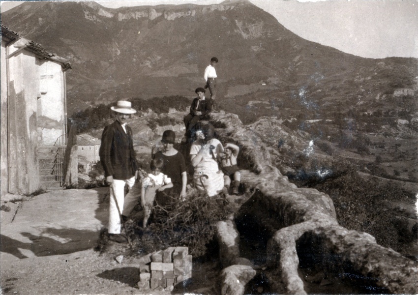 4 septembre 1925 - Gaubert: Jean Prouvost, Michel, Genevive, Jeanne, X; Henri, Pierre