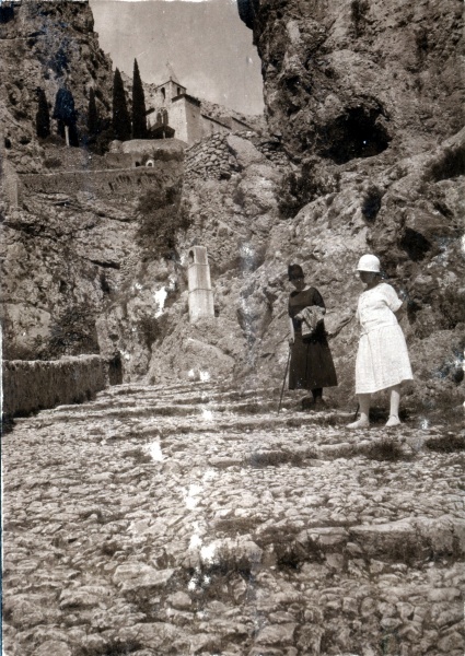Moustiers - ND de Beauvoir: Genevive, Jeanne