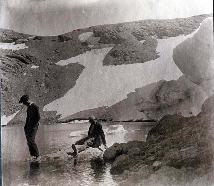 aot 1927 - Lac des neuf couleurs: Jacques, Henri