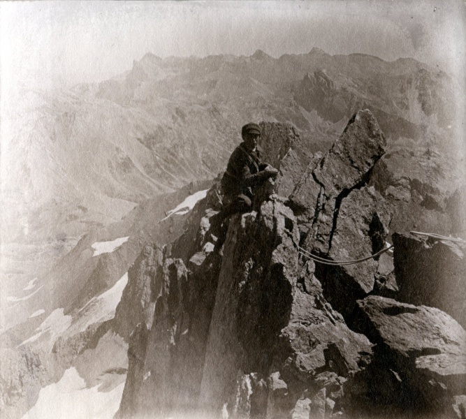 aot 1927 - Sommet de l'Aiguille de Chambeyron