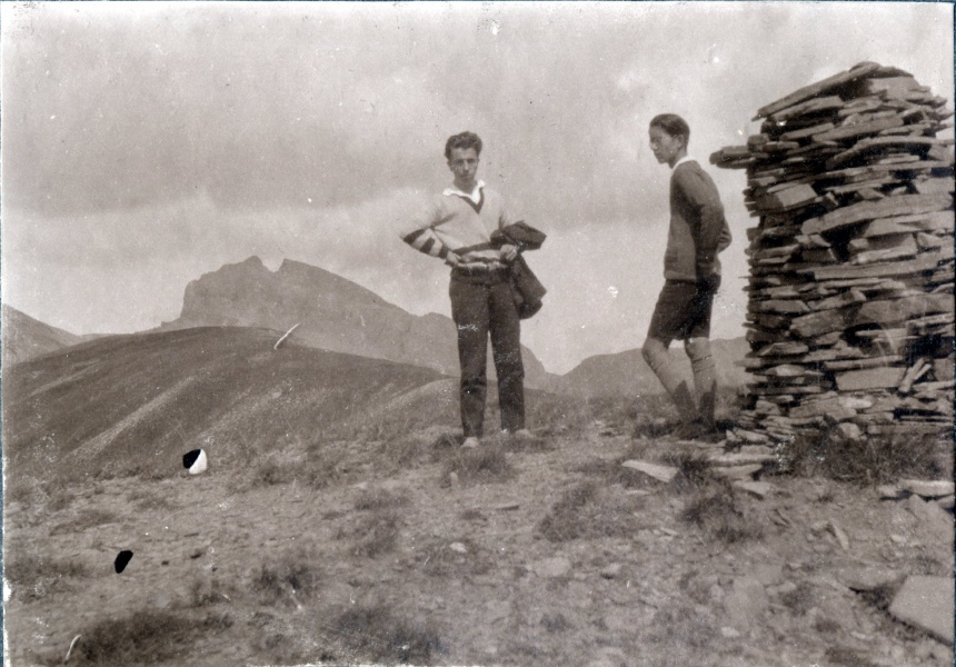 aot 1929 - Col d'Allos: Henri, Pierre; au fond, Solane