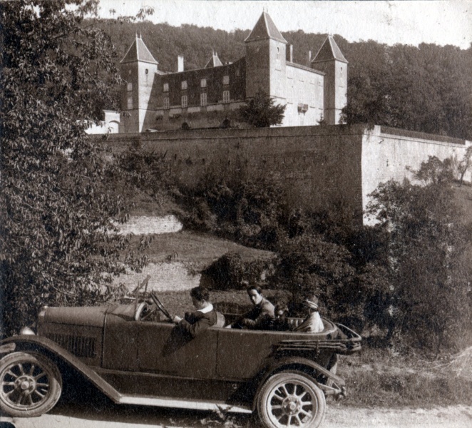 Pques 1930 - Chteau de la Barolire  Limonest: Henri, Pierre, Michel, Genevive