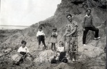 Carolles, 1928: Paul, Bernard, Monique et Franois Mugel, Toinon, Robert Mugel