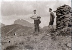 aot 1929 - Col d'Allos: Henri, Pierre; au fond, Solane