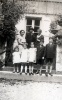 1932 - La Tronche: Ccile, Marie-Thrse Jr, Genevive Jr, Jean, Joseph Jr; Germaine, M. et Mme Ragis