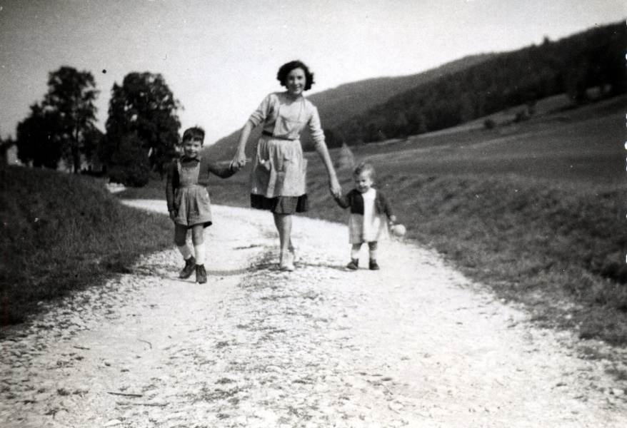 Maudre, 1951 : Dominique, Jacqueline, Agns