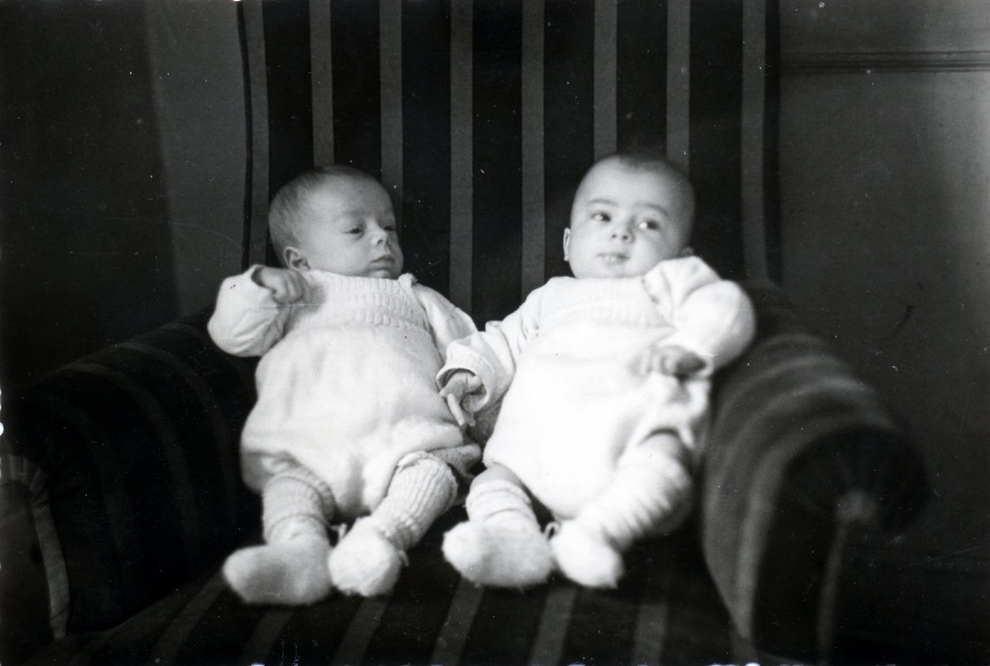 Grenoble, fvrier 1952 : Pierre Jr, Vincent Jr
