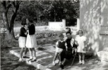 Aix, 22 avril 1951 : Anne, Catherine,  Christophe, Genevive, Sylvie ; Madeleine