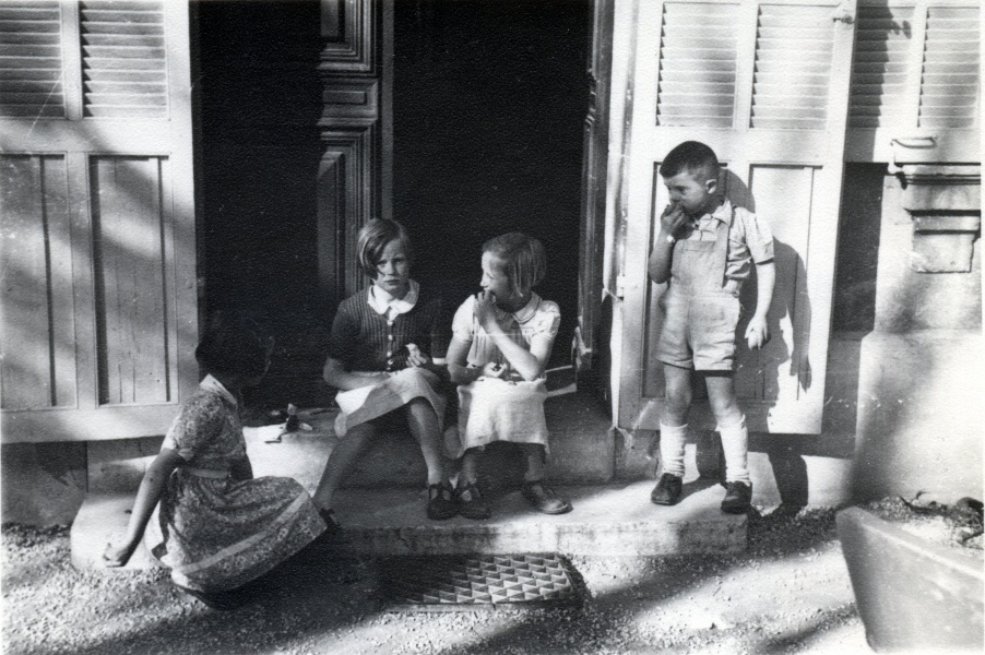 La Raymonde, Pques 1950: ?, Catherine, Anne, Dominique