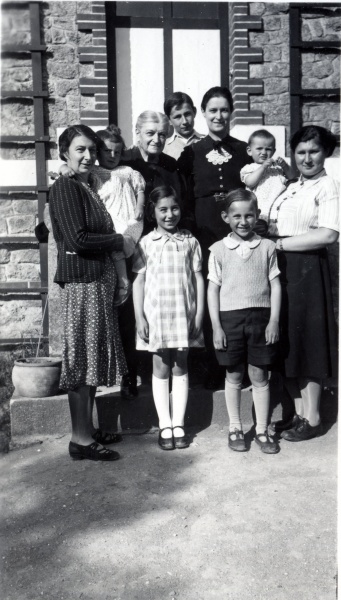 Pornichet, mai 1940 - Elisabeth, Jeanne, Toinon, etc.