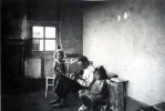 Sur la galerie de la ferme  St Andr - Philippe, Louis, Jacqueline