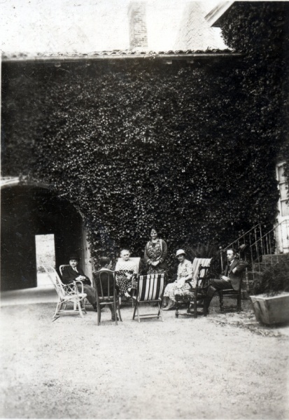 1933, lundi de Pentecte - chteau d'Avenas: X, Michel, X, Genevive, Louis