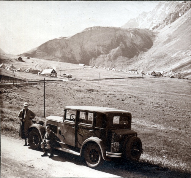 1933 - Plan Lachat, route du col du Galibier: Genevive, Michel