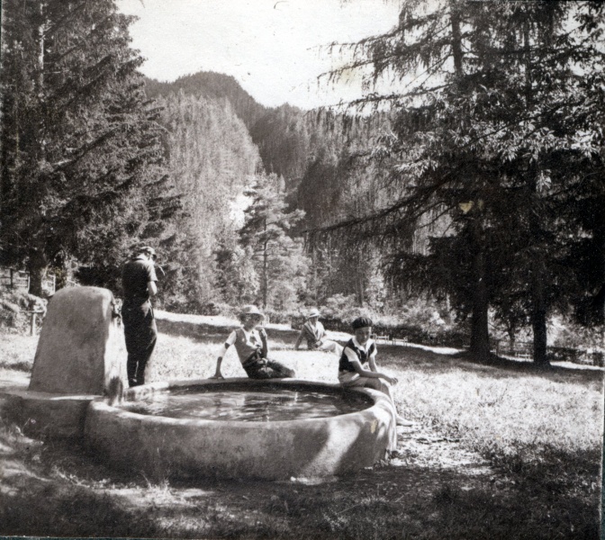 1933 - Col du Labouret: X, X, Genevive, Michel