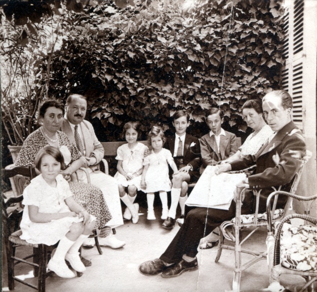 1933 - Digne: Marie-Thrse Jr, Germaine, Andr, Genevive Jr, Ccile, Jean, Joseph Jr, Genevive, Henri