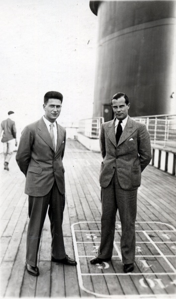 1934 - Jacques et M. Volpert sur le Paris