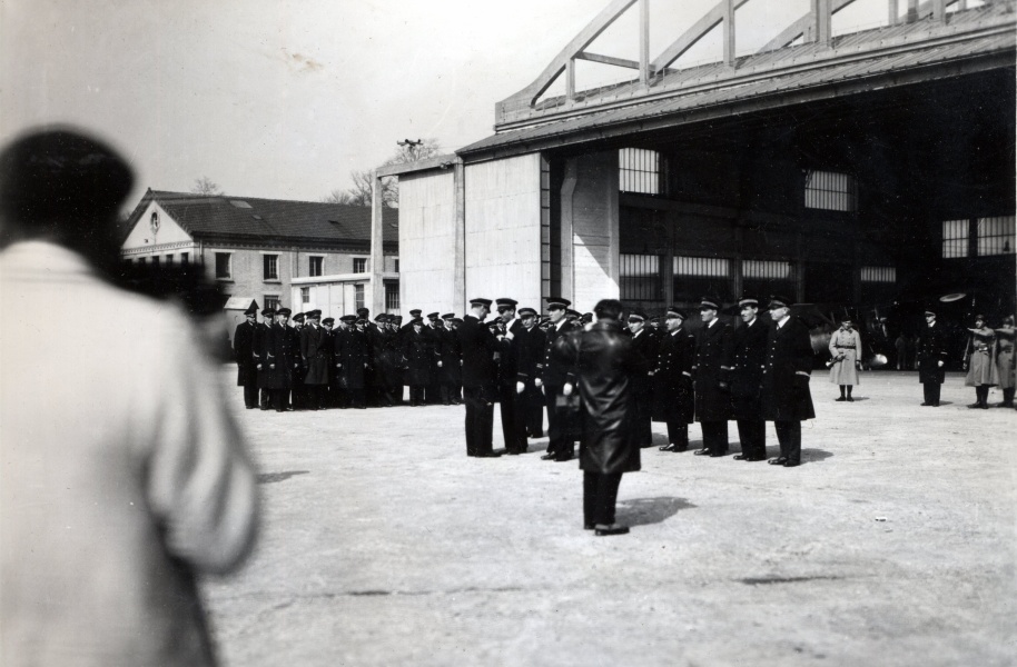 mai 1934 - Avord: remise de dcoration  Jacques
