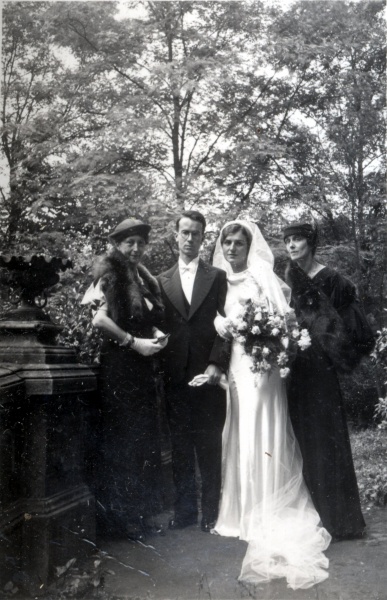 17 septembre 1935 - mariage de Pierre: Genevive, Pierre, Irne, Mme Courby
