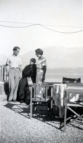 septembre 1935 - Bourdeau: Pierre, Mme Anas Perla, Irne