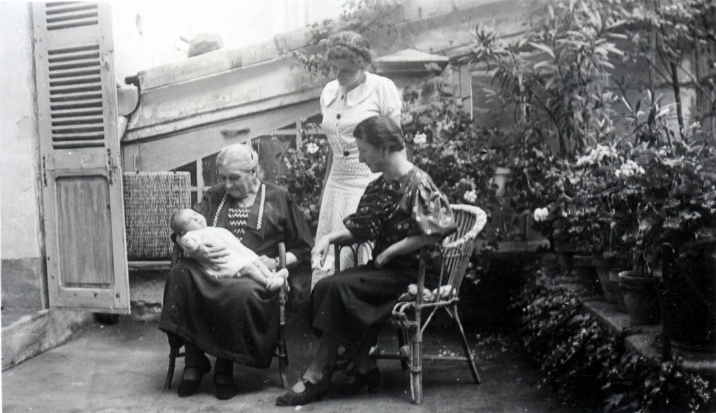 septembre 1936 - Digne: Jacqueline, lisabeth, Irne, Genevive