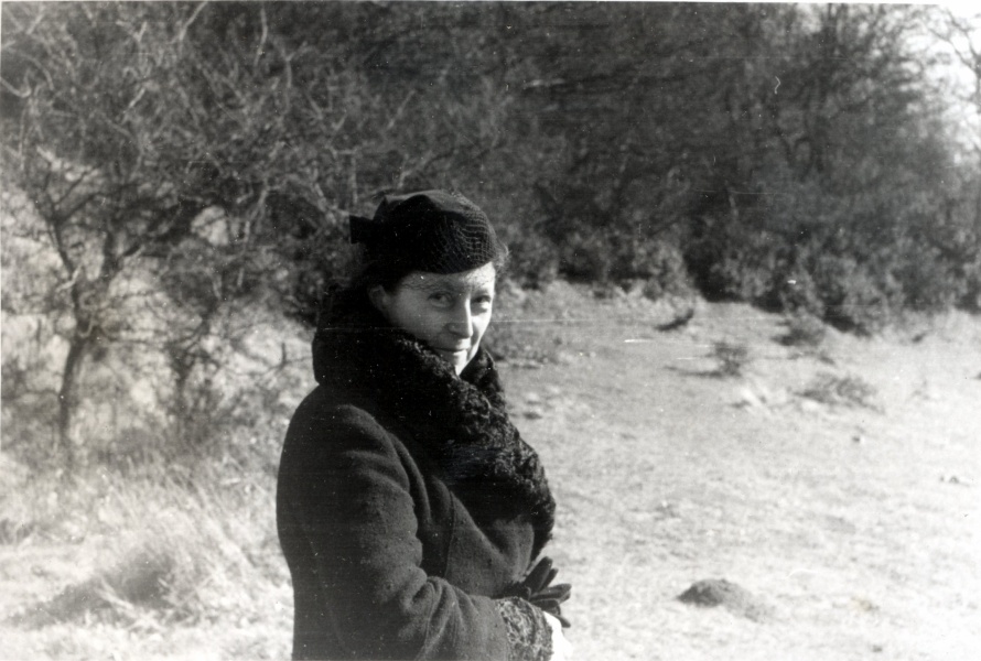 1937 - Genevive