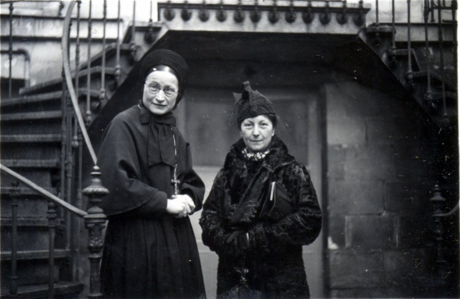 1938 - Paris, 18 Bd Delorme: Marie-Thrse, Genevive