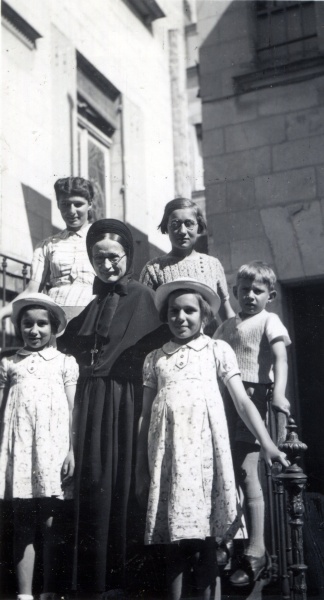 1939 - Nantes: Marie-Thrse et ses nices Prouvost