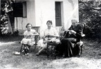 septembre 1937 - Digne: Monique, Jeanne, lisabeth