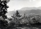 Route de la corniche du Drac, 27 aot 1950 : au fond, le Mt Aiguille et le Grand Veymont : Genevive