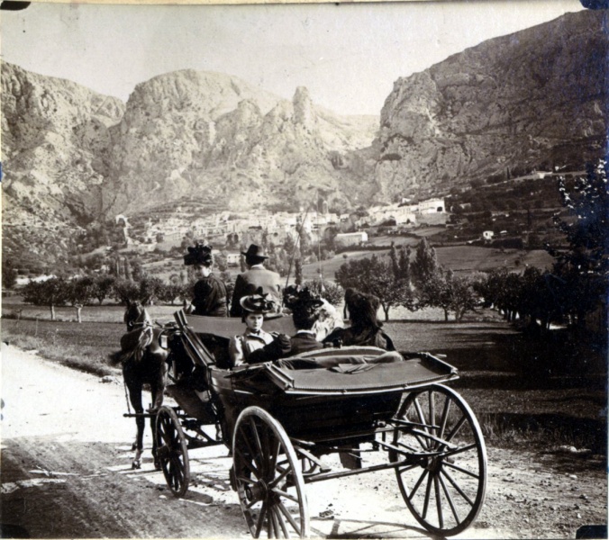 Vers Moustiers, 1906: Marie-Louise, Genevive, Jacques, lisabeth